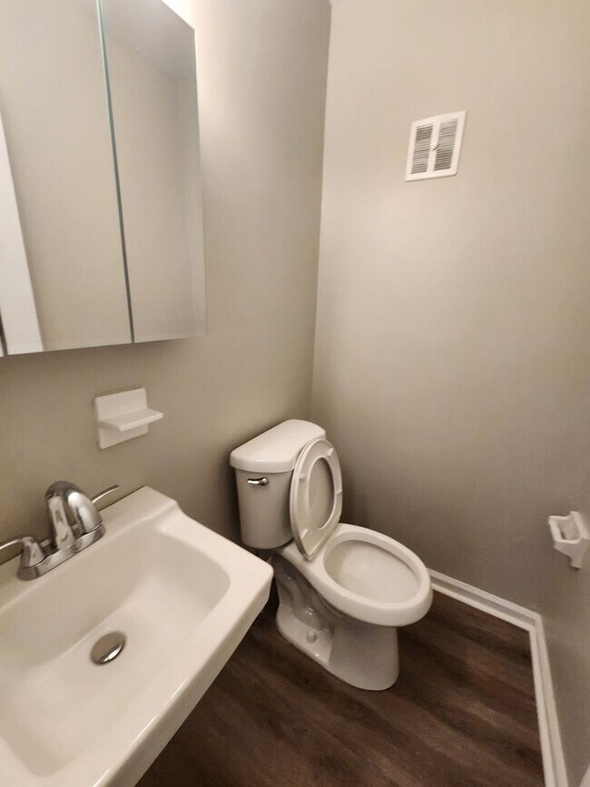 Foto del edificio - 828 Spencer Ct