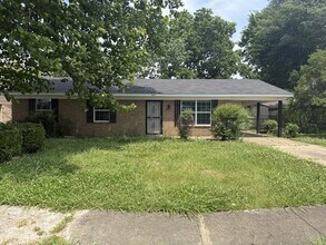 Building Photo - 905 Maple Dr