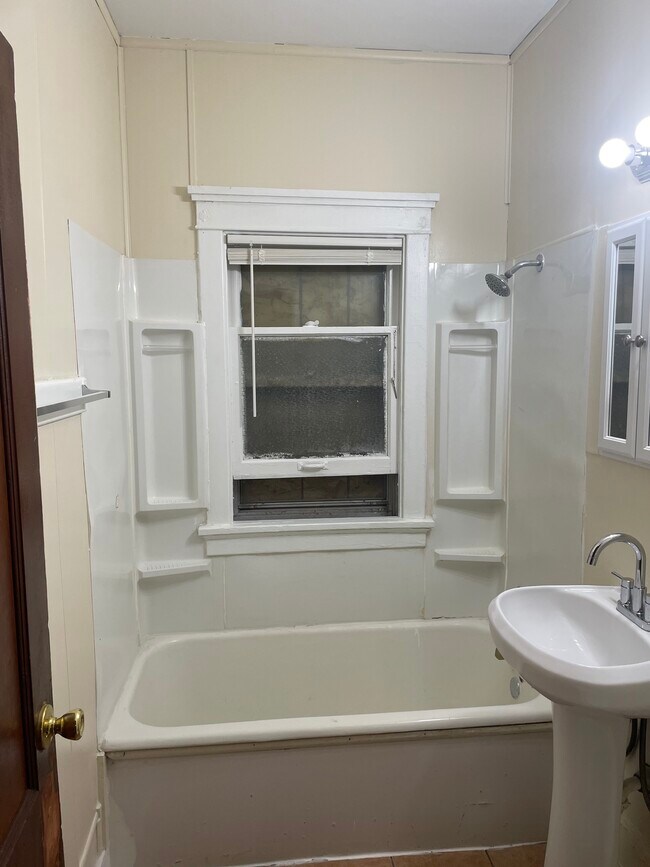 Building Photo - 3335 N 28th St