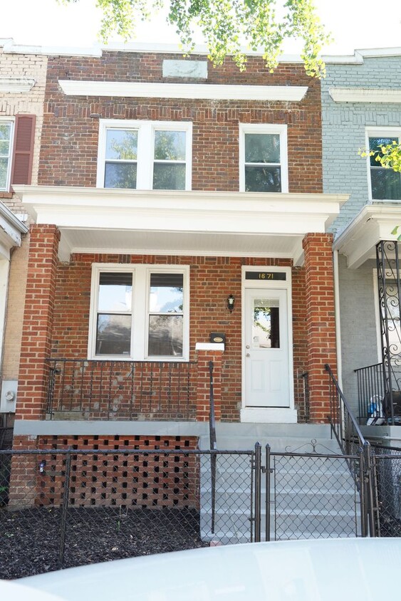 Foto principal - Fabulous 5BR/2BA row house with basement