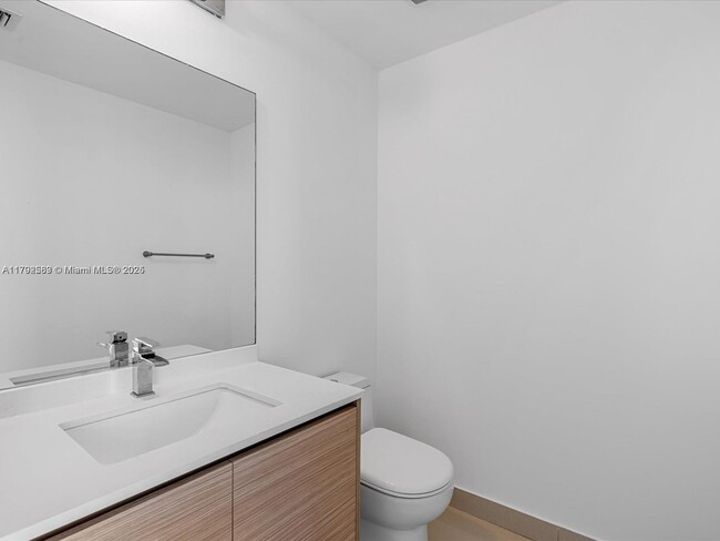 Foto del edificio - 600 NE 27th St