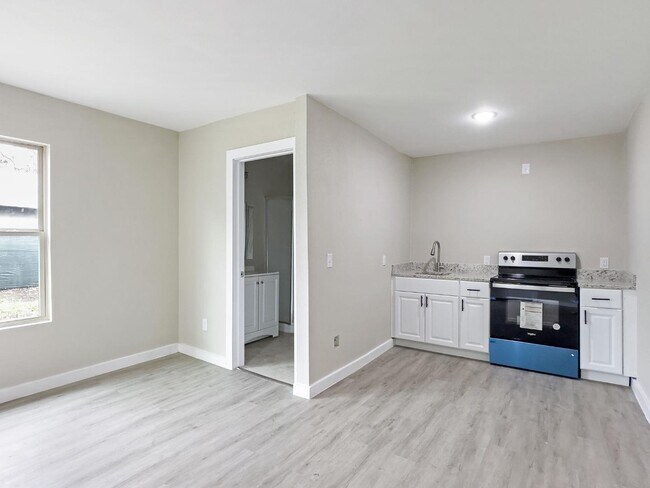 Photo - 1606 W WILDWOOD DR - D Apartment