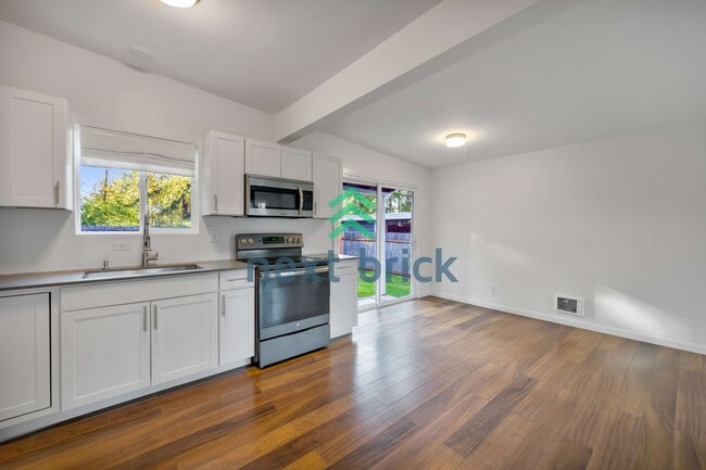 Building Photo - 2 Bed and 2 Bath Single Family is Availabl...