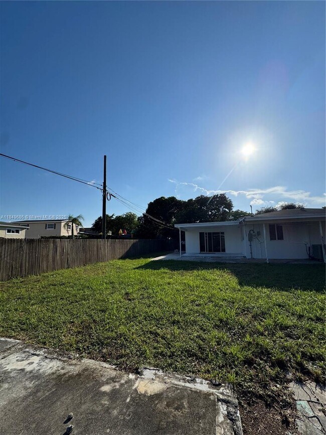 Foto del edificio - 6828 SW 5th St