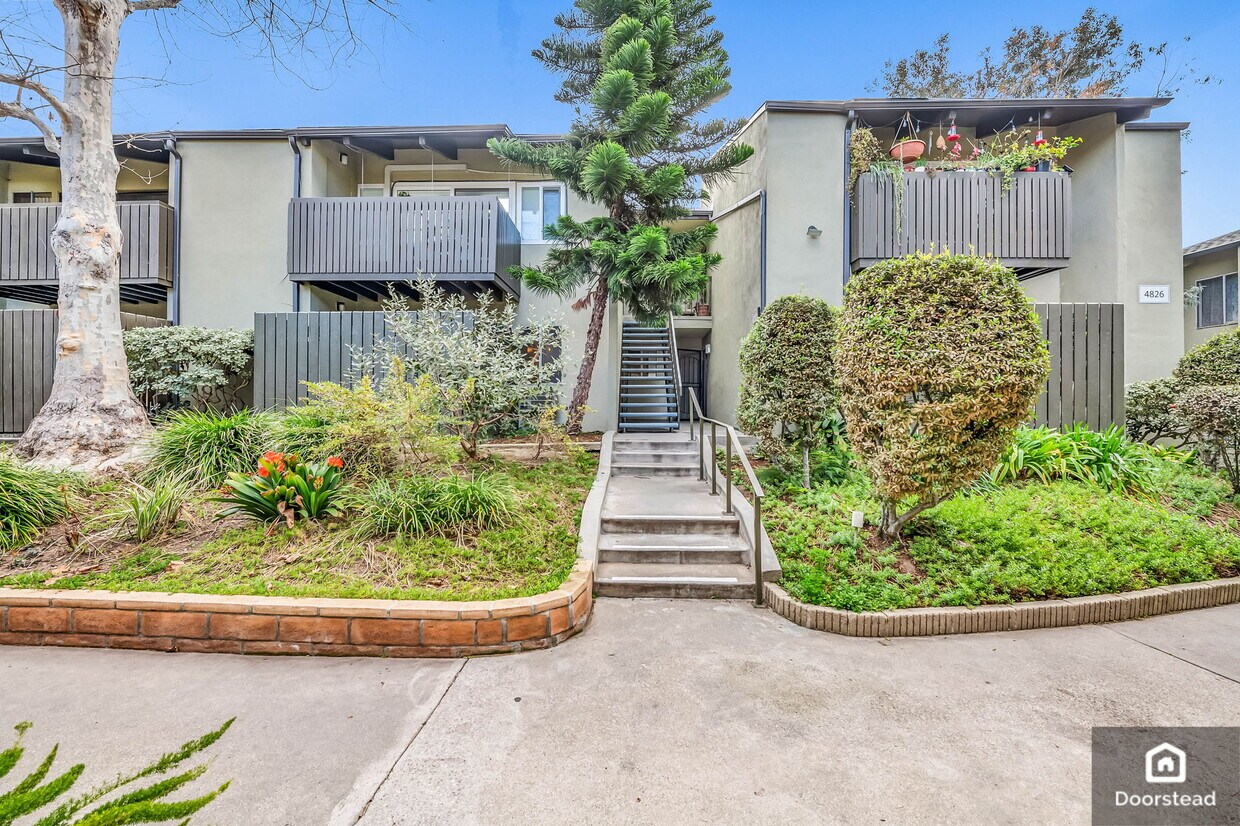 Foto principal - 4826 Hollow Corner Rd