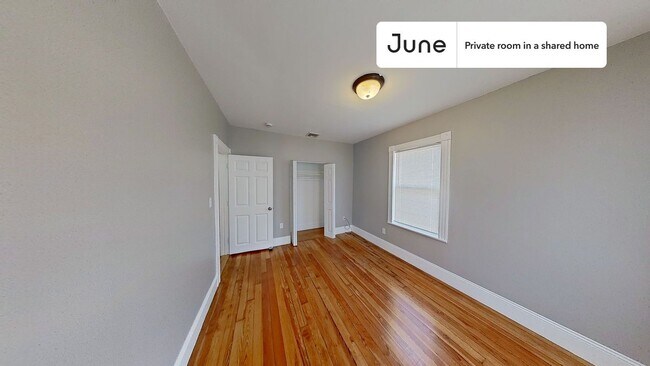 Foto del edificio - Room in Shared 4 bed/1.5 bath home
