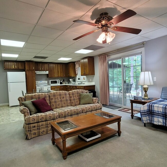 Building Photo - Kerr Lake Waterfront Basement Apartment fo...