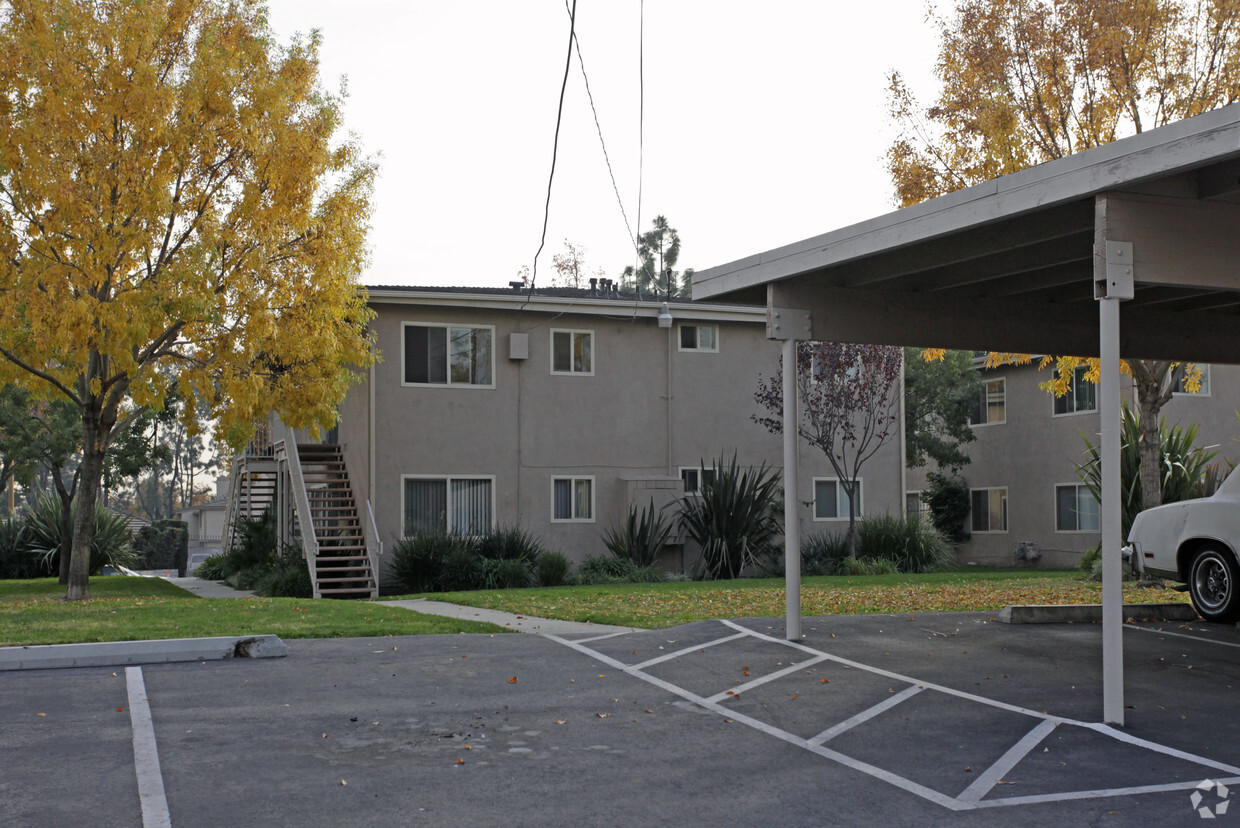 Foto del edificio - 557 Diamond Ct