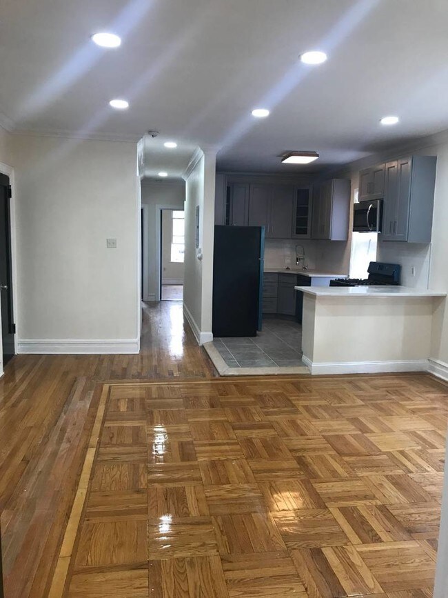 Foto del edificio - 849 E 227th St