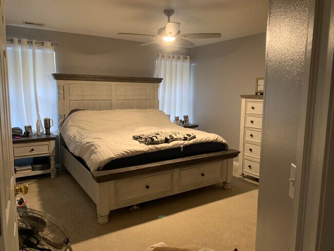 Foto del edificio - 1555 Wynview Ln