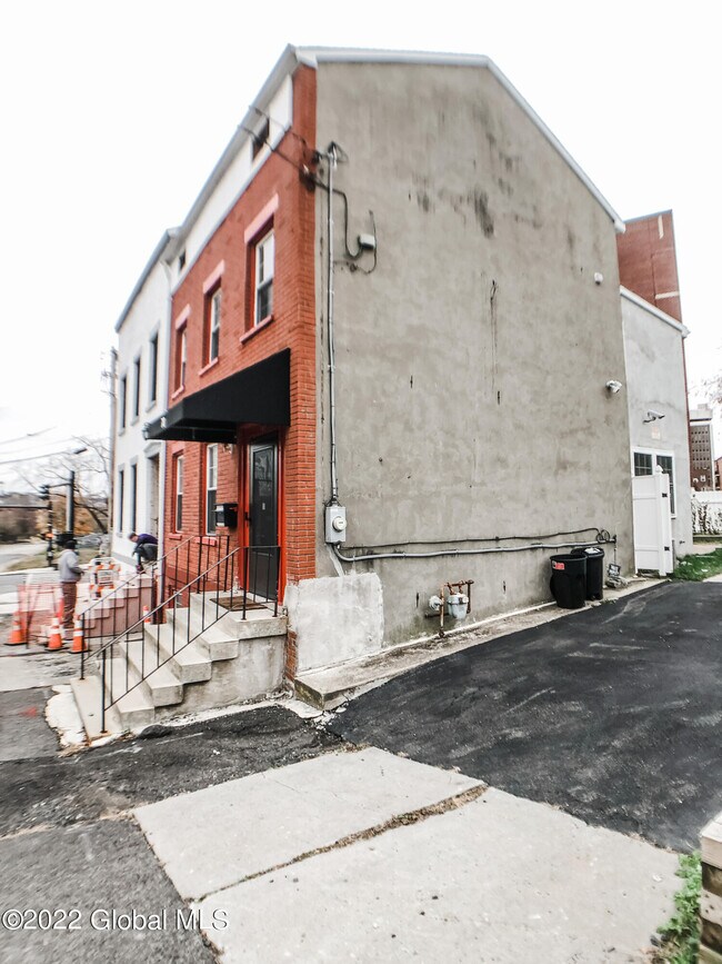 Foto del edificio - 70 Livingston Ave