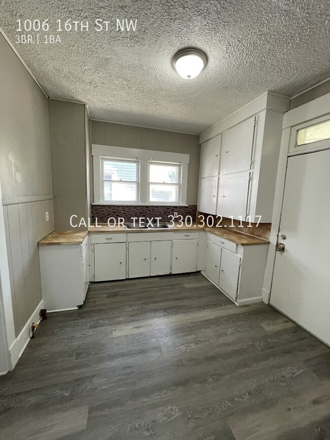 Building Photo - Three bedroom one bathroom home for rent