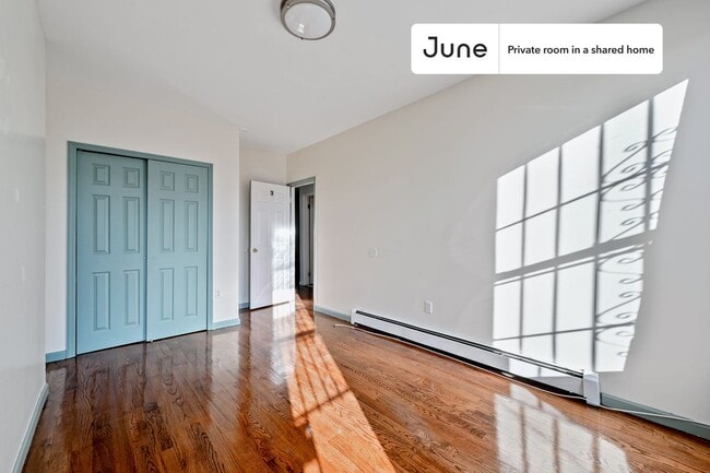 Building Photo - Room in Shared 3 bed/1 bath home
