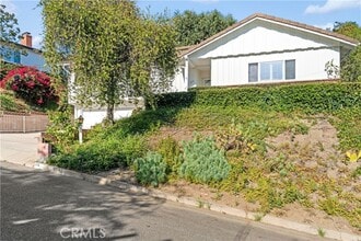Building Photo - 1212 Alta Paseo