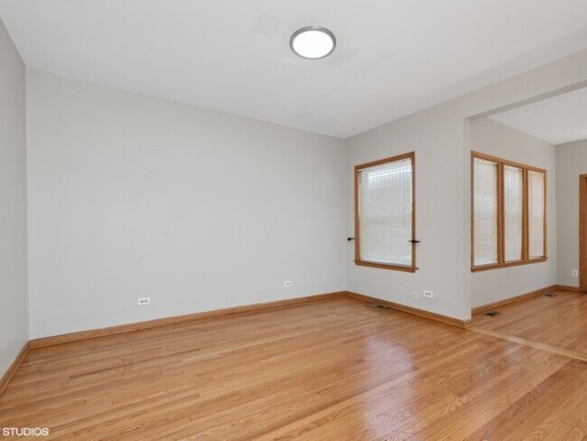 Foto del edificio - 4329 N Western Ave
