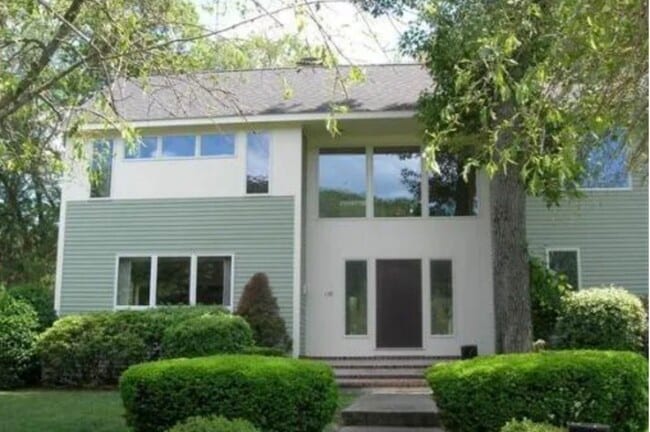 Building Photo - 130 E Emerson Rd