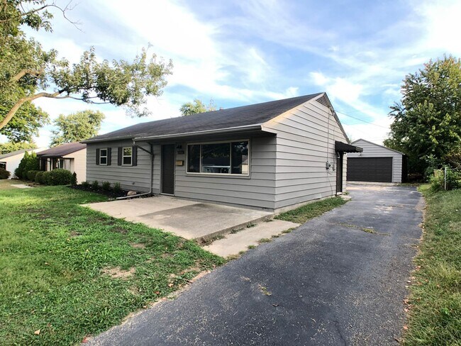 Building Photo - 2460 Aragon Ave S