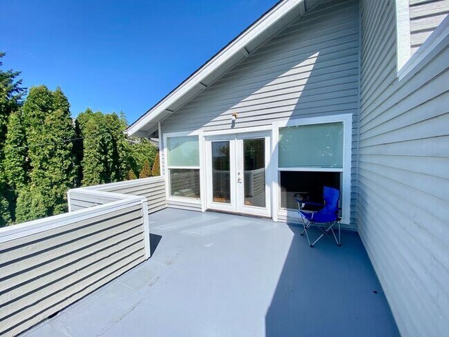 Foto del edificio - Kirkland Townhouse Near Google.