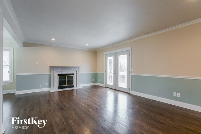 Building Photo - 810 York Dr