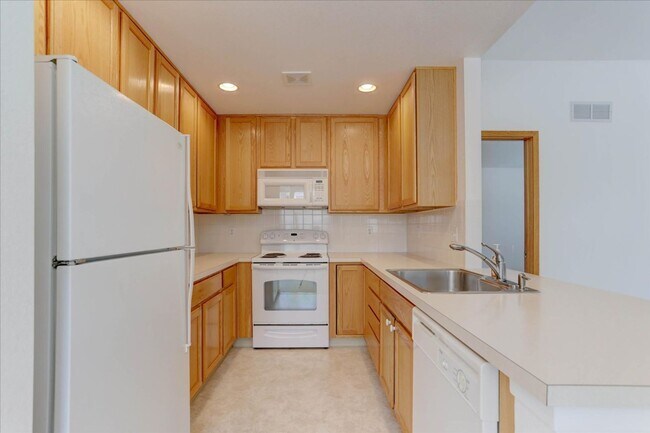 Building Photo - 2462 Concord Cir