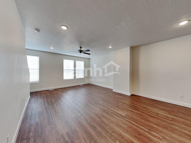 Foto del edificio - 6082 S Jordan Pkwy W