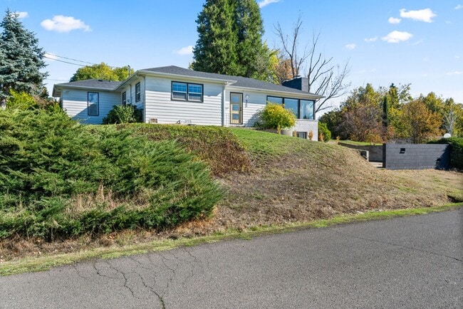 Building Photo - 3 Bedroom 3 Bath House