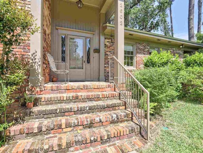 Building Photo - 2602 Thomasville Rd