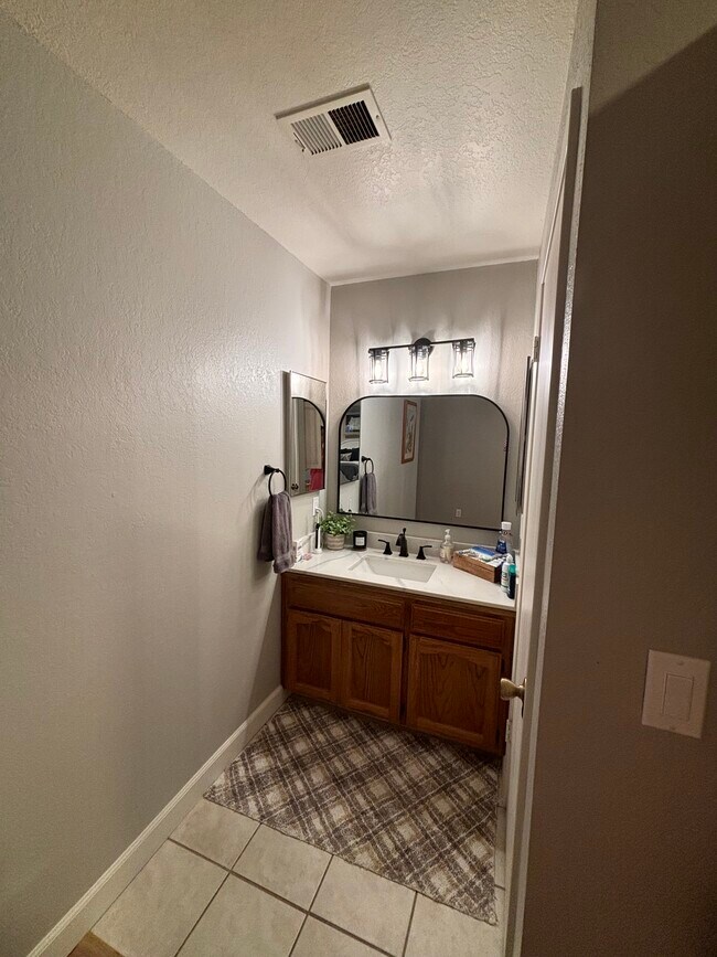 Building Photo - 2465 Oppelt Way