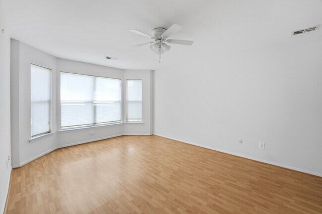 Foto del edificio - 20 Jennifer Dr