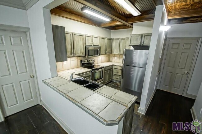 Building Photo - 710 E Boyd Dr