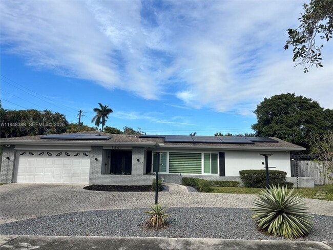 Foto del edificio - 7261 NW 6th Ct