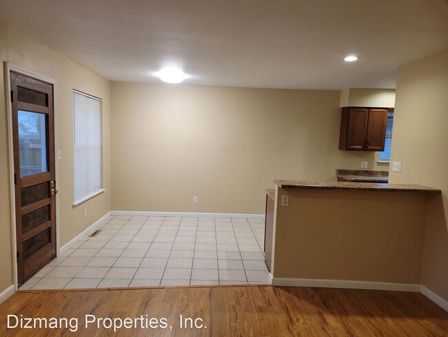 Building Photo - 3 br, 2 bath House - 1025 E. Guinevere St.