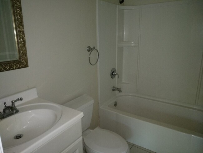 Foto del edificio - 441 Hickory Hill Dr