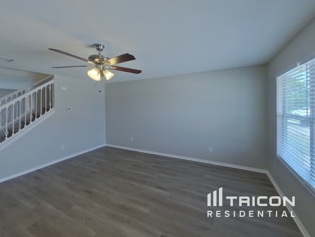 Building Photo - 1601 Vineridge Ln