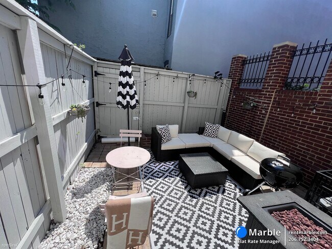 Building Photo - 2 br, 1 bath Townhome - 1805 6th St NW