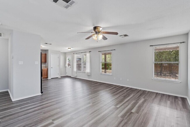 Building Photo - 142 Jack Rabbit Ln