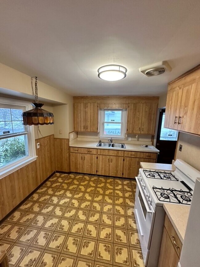 Foto del edificio - Charming 3-Bedroom Single Family Home For Rent on Glenbrook Road