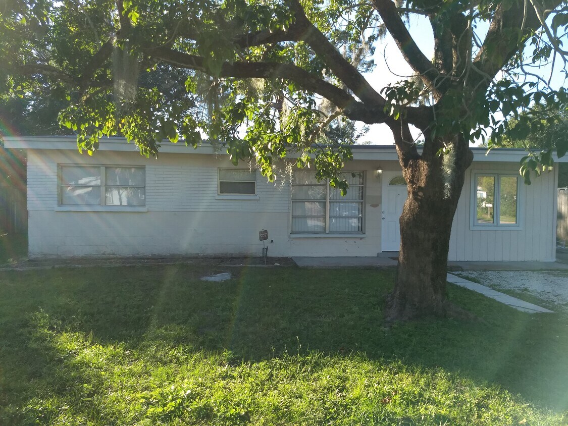 Primary Photo - 226 E Cornelius Cir