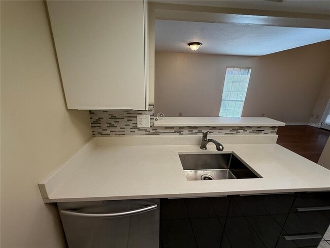 Building Photo - 5721 SW 10th Pl