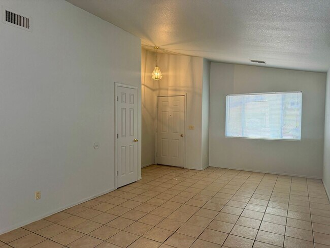 Building Photo - Nice 3 Bedroom near Davis-Monthan AFB