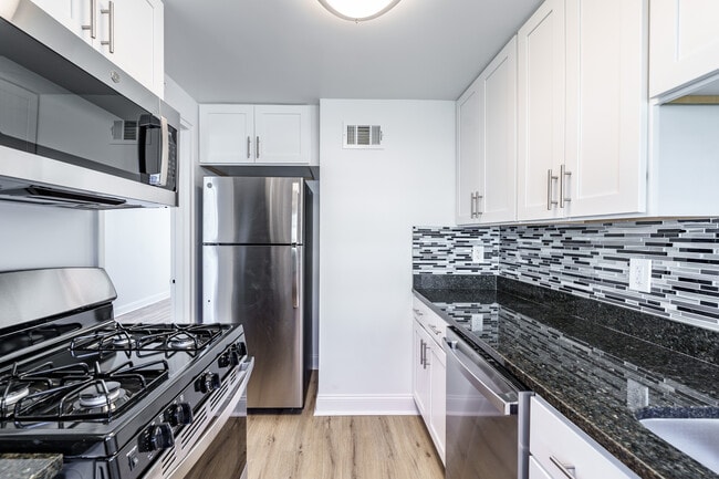Building Photo - West Gate Townhomes