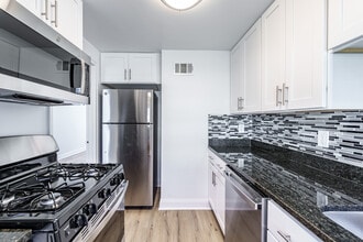 Building Photo - West Gate Townhomes