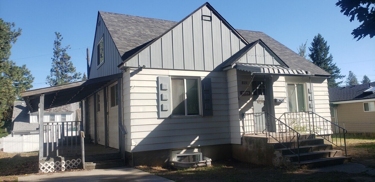 805 6th St. Duplex Apartment for Rent in Cheney, WA