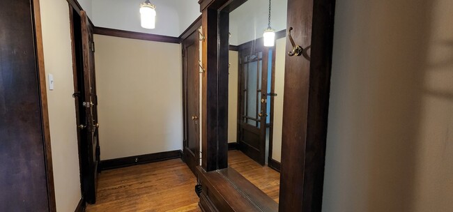 Building Photo - 141 N Ridgeland Ave