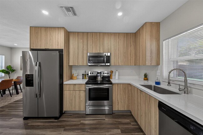 Foto del edificio - 540 NE 59th Ct