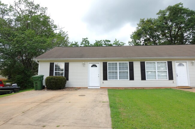 Building Photo - 109 Lakeview Dr