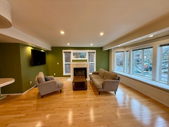 Foto del edificio - 1629 Queen Anne Ave N