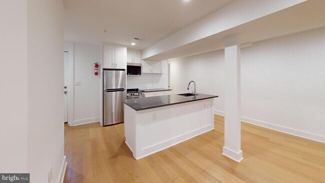 Foto del edificio - 472 Ridge St NW