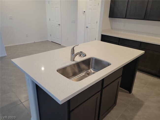 Building Photo - 678 Anemone Ln