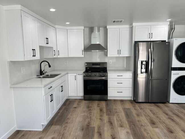 Foto del edificio - 7718 N Glenoaks Blvd